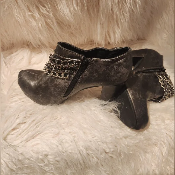 BKE Sole Silver Quincy Chain Ankle Boots 8 - Picture 3 of 9